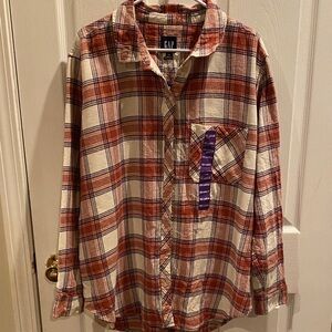 GAP Women's Red and White Plaid Button-Down Shirt
718